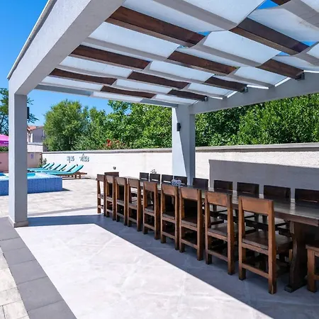 빌라 9 Bedroom In *