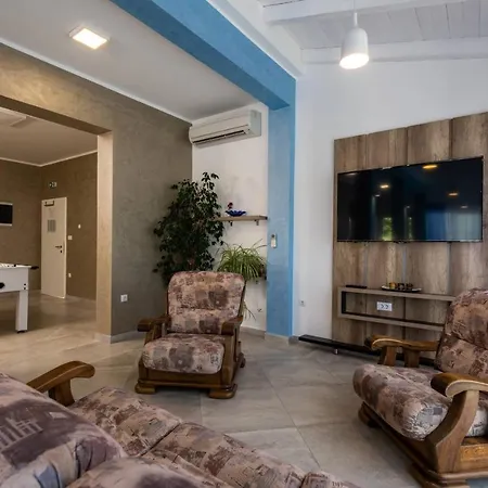 9 Bedroom In Villa Medulin