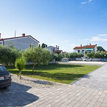 9 Bedroom In Villa Medulin