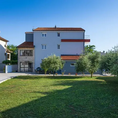 9 Bedroom In Vila