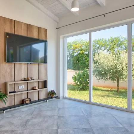 Villa 9 Bedroom In Medulin