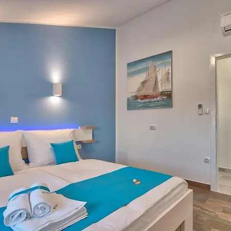 9 Bedroom In Villa *