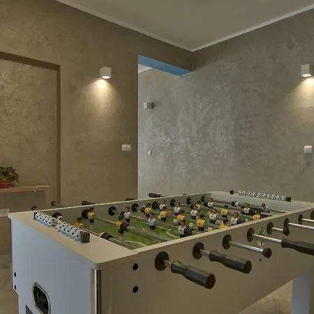 9 Bedroom In *