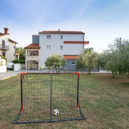 9 Bedroom In *