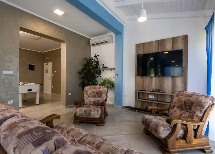 9 Bedroom In Villa Medulin