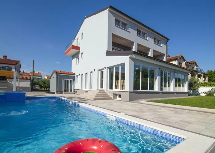 9 Bedroom In Villa Medulin