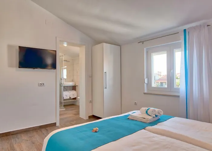 9 Bedroom In *