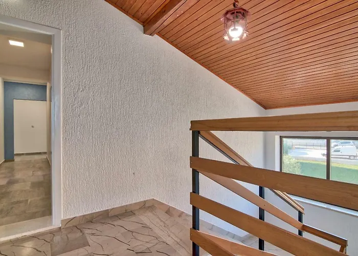 9 Bedroom In Villa Medulin