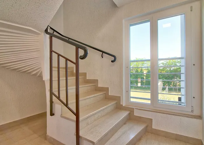 9 Bedroom In Villa Medulin