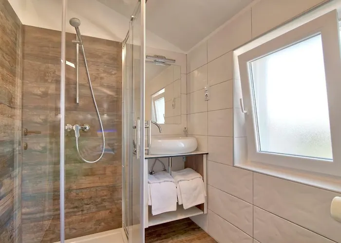 9 Bedroom In * 메덜린