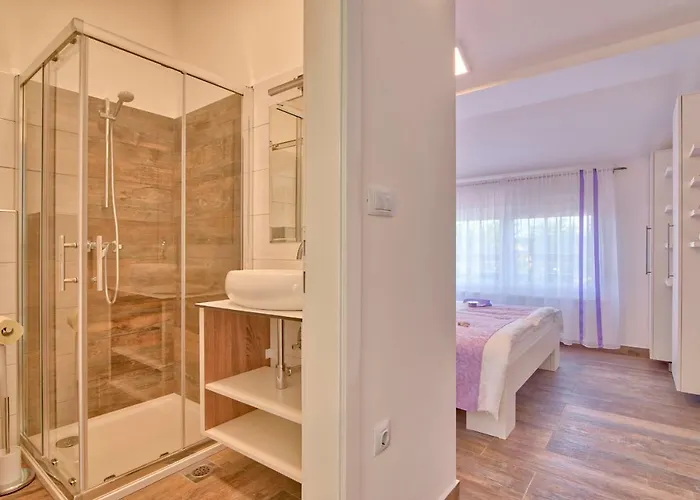 9 Bedroom In * 메덜린