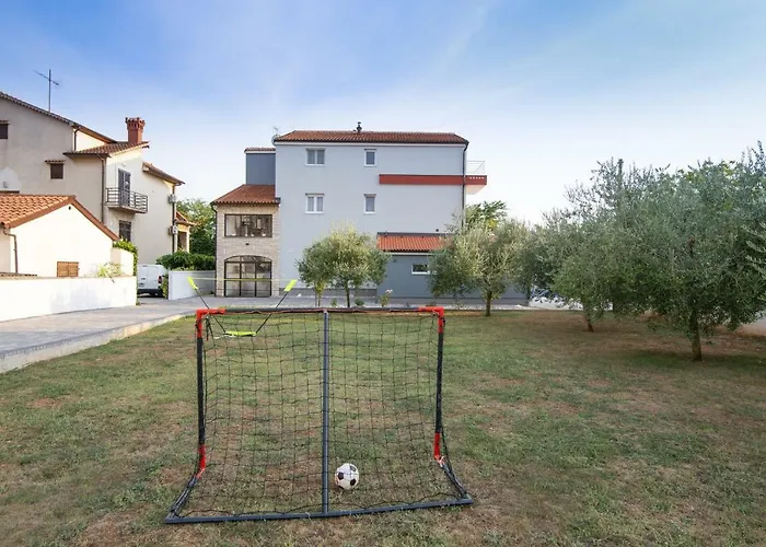 9 Bedroom In *